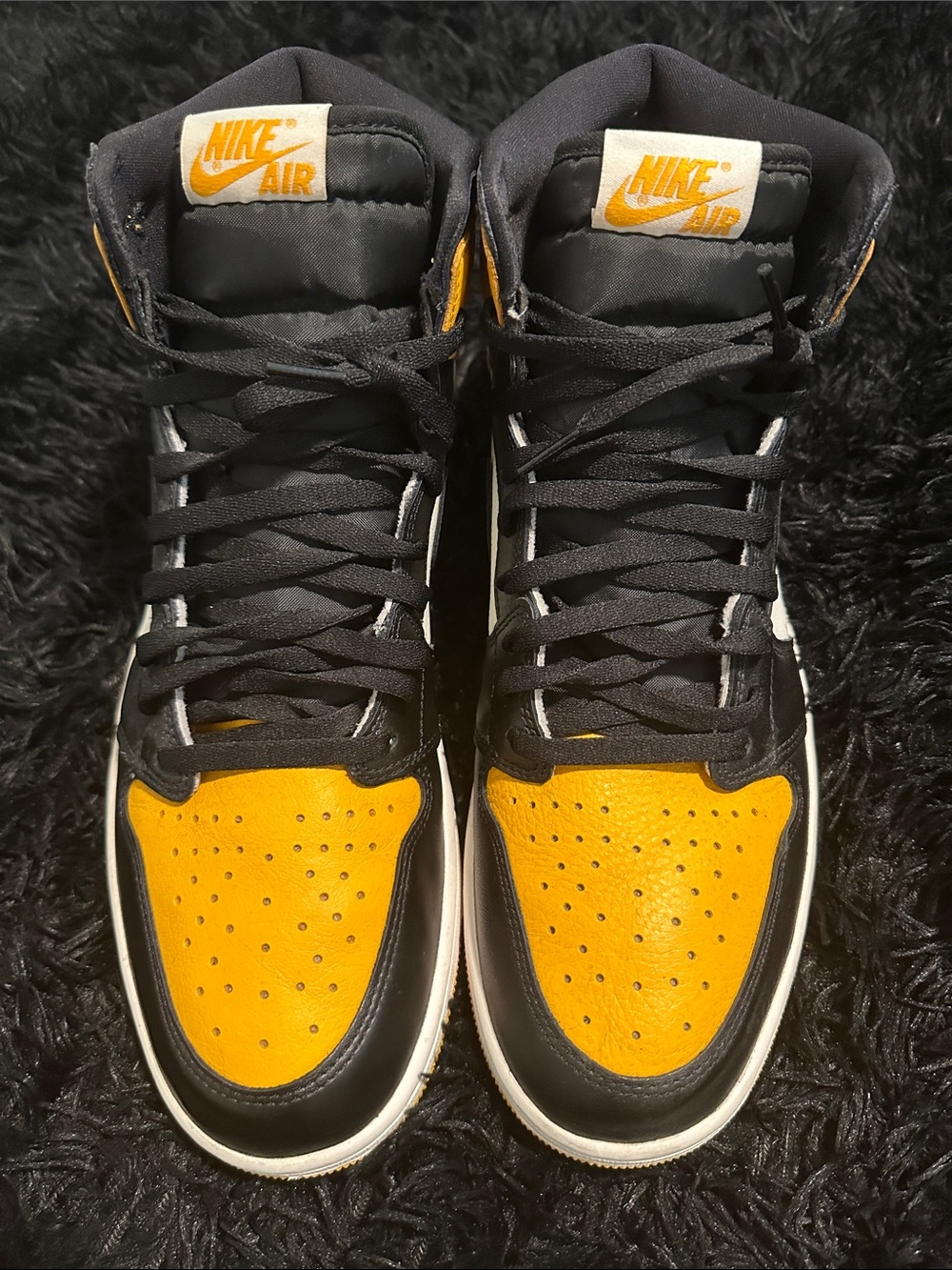 Nike Air Jordan 1 High Men’s - Yellow/Black/White (Taxi) - Picture 3 of 4
